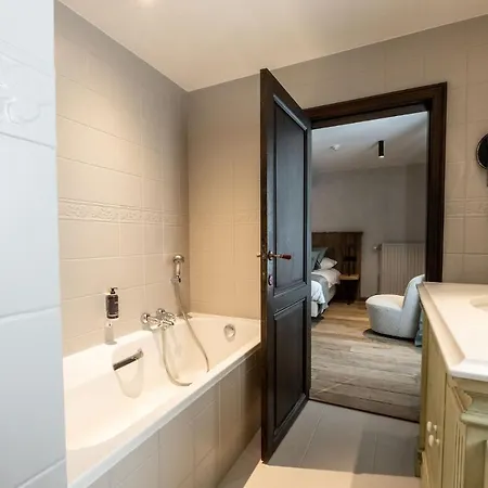Lea - Maison Caerdinael מלון 4*