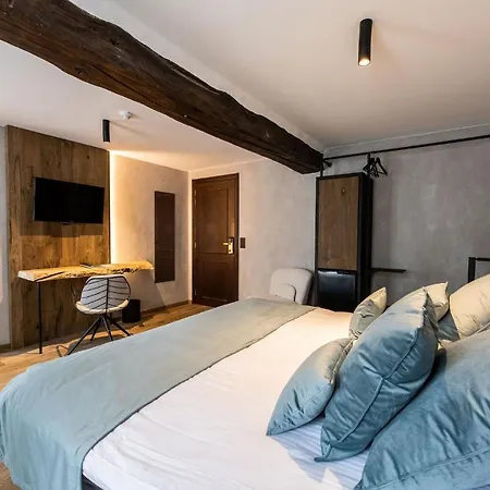 Lea - Maison Caerdinael Hotel 4*