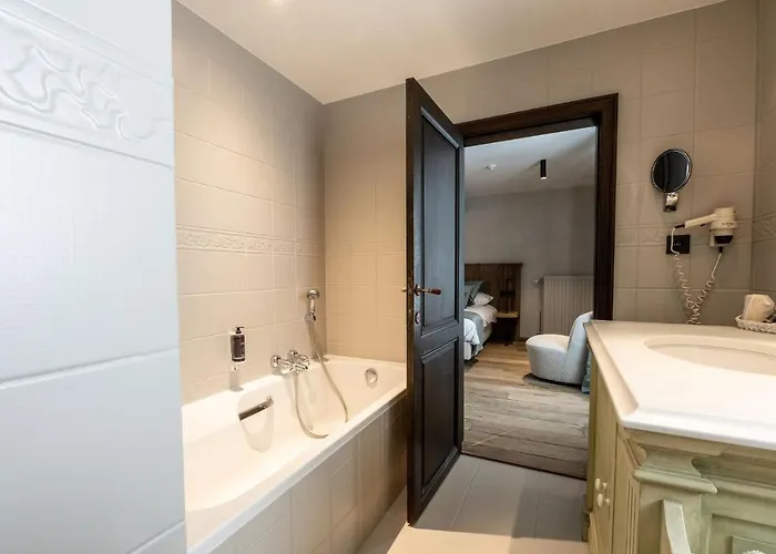 Lea - Maison Caerdinael Hotel 4*